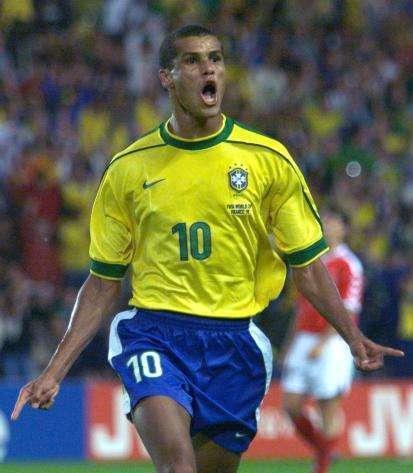 己的角色与 己的角色与