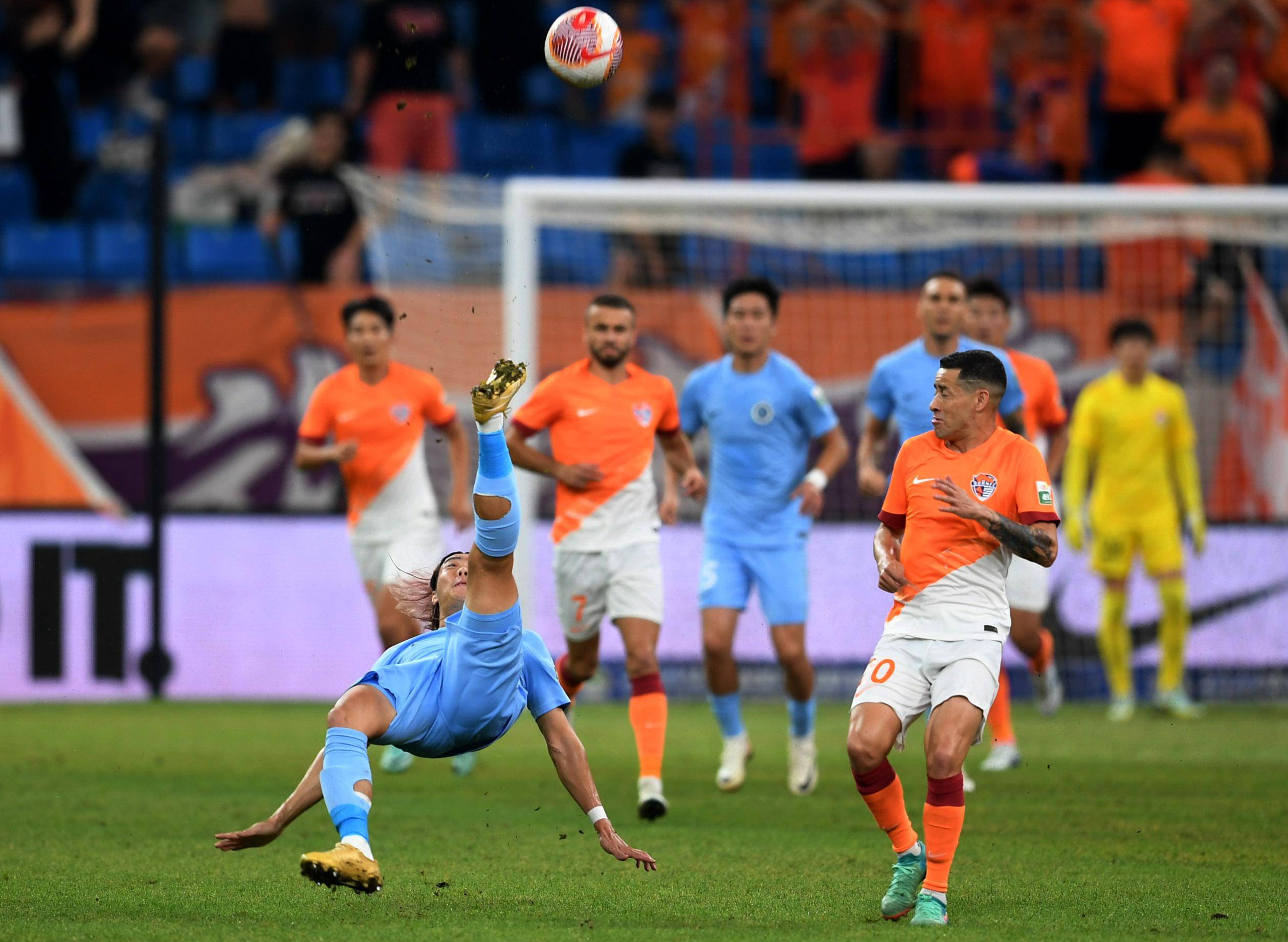 比斯利带女 比斯利带女